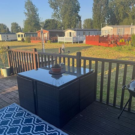 Beautiful 2 Bedroom Caravan On Billing Aquadrome Northampton Exterior foto
