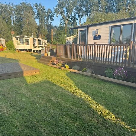 Beautiful 2 Bedroom Caravan On Billing Aquadrome Northampton Exterior foto