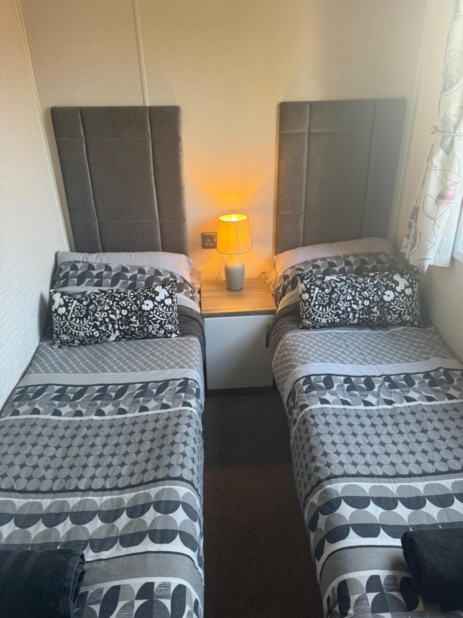 Beautiful 2 Bedroom Caravan On Billing Aquadrome Northampton Exterior foto